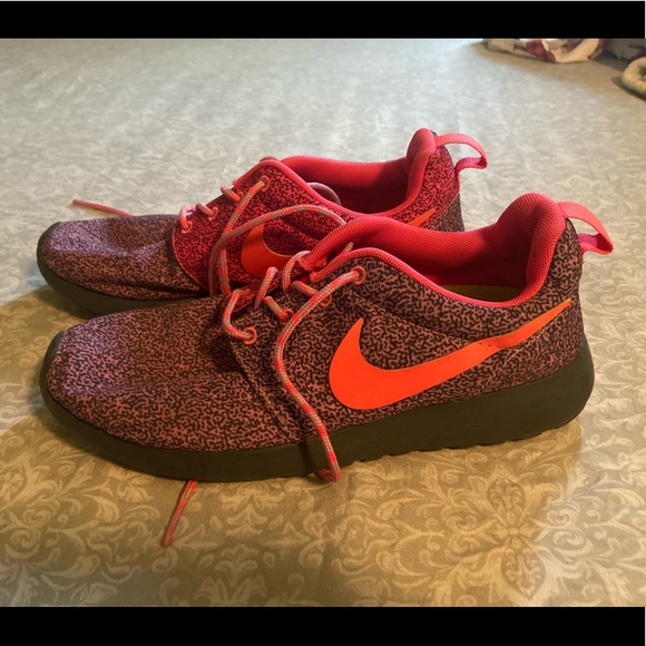 Nike shoes - Picture 1 of 2